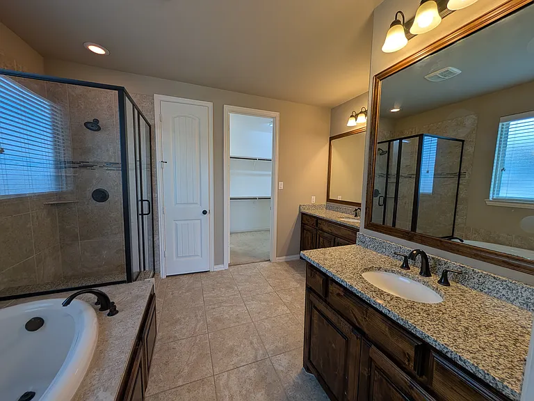 591 Deverson Dr — Photo 14