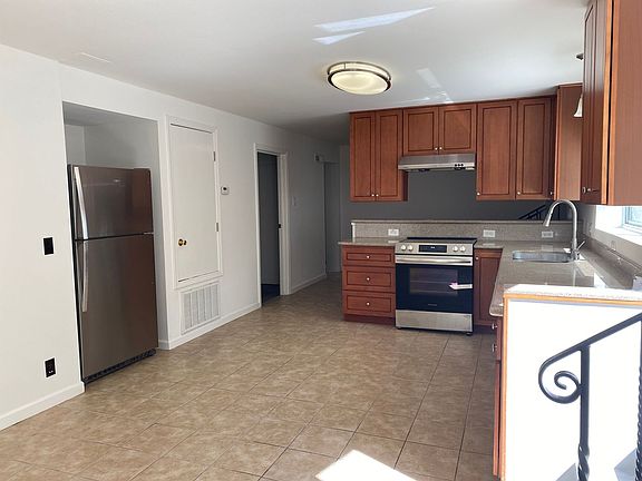3rd image of 1033 Pacific Ave APT B