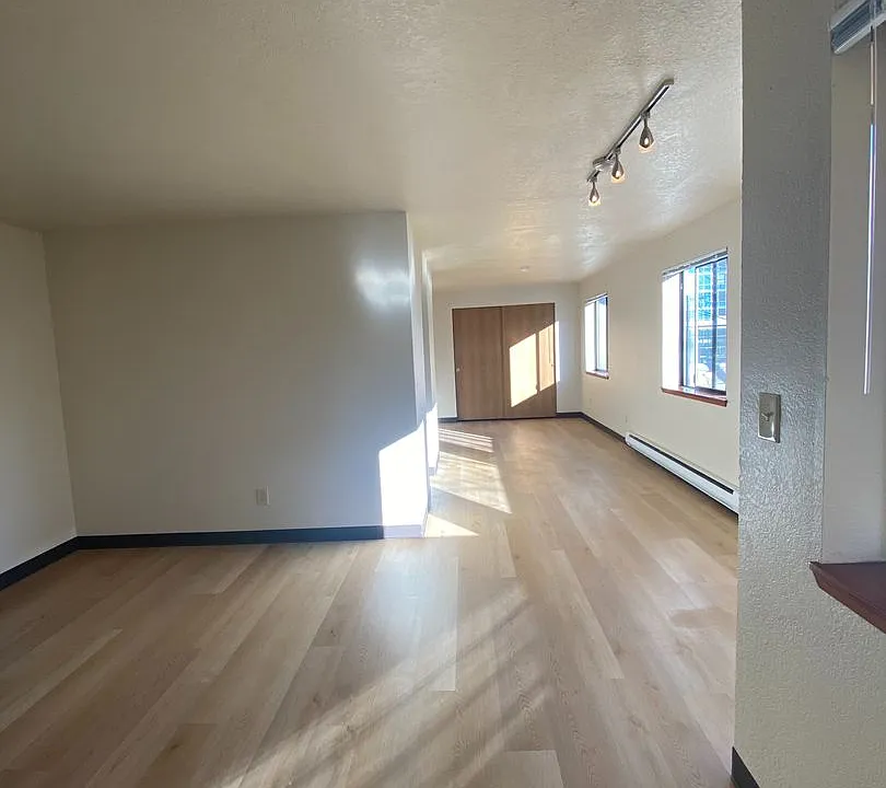 Hilltop Court Apartments