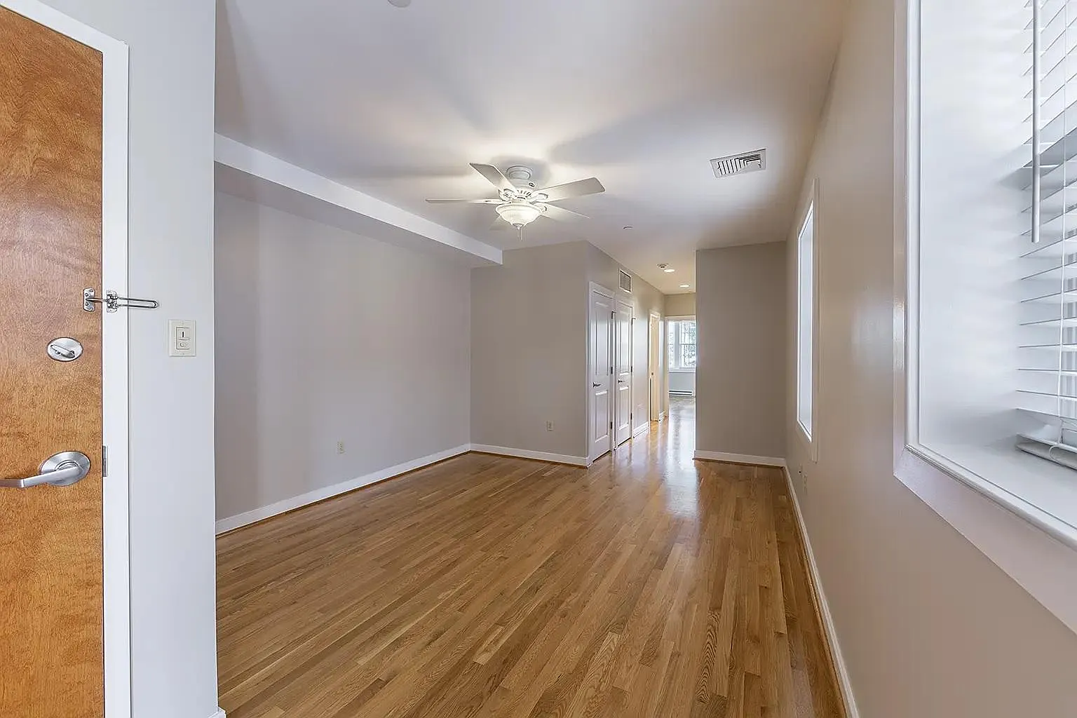 2 bed, 800 sqft, $1,900 — Photo 3