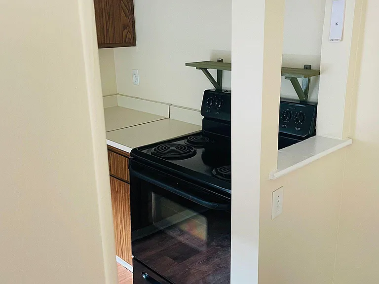139 Rochelle Ave #2FM — Photo 7