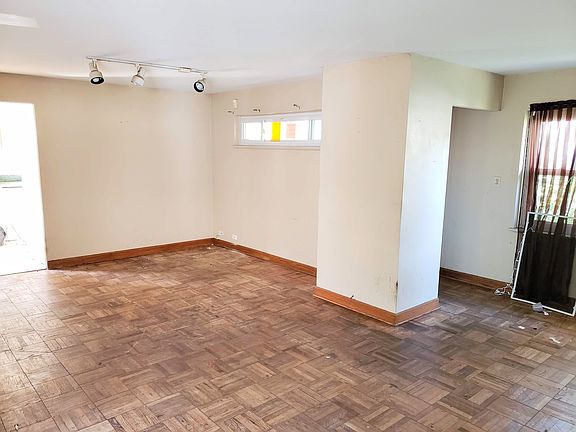 5th image of 1447 Portsmouth Ave