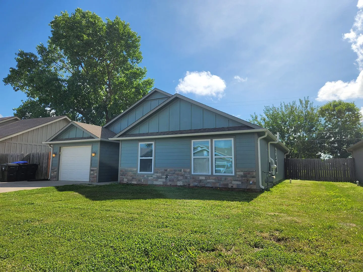 Like new 4BR, 2BTH with att gar and over 1500sq ft! — Photo 2