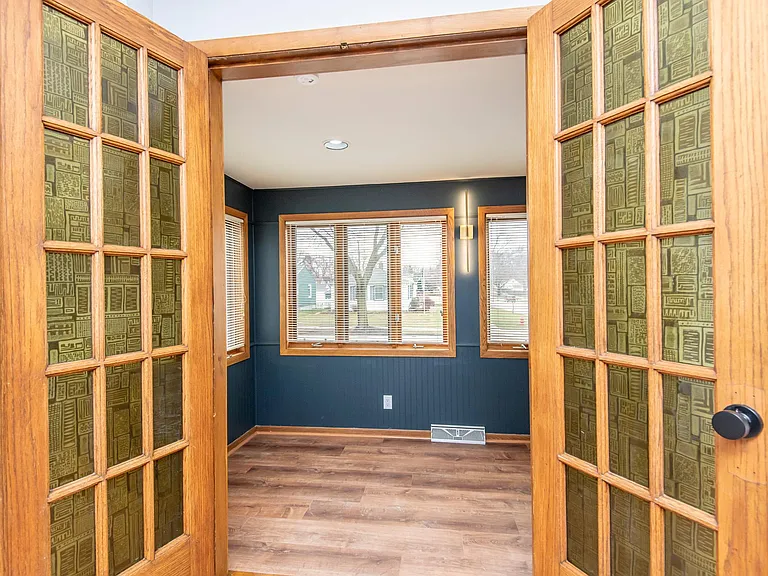 3500 S Clement Ave — Photo 8