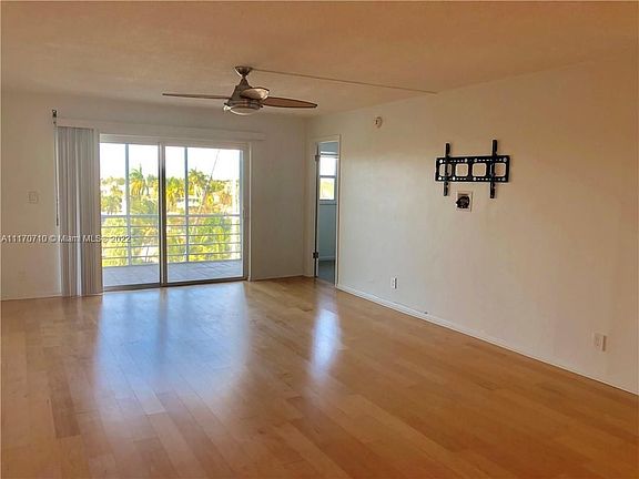 2nd image of 1617 SE 15th St APT 504