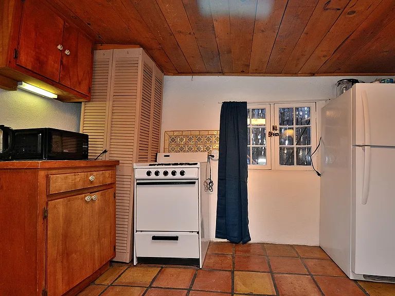 142 Duran St #3 — Photo 9