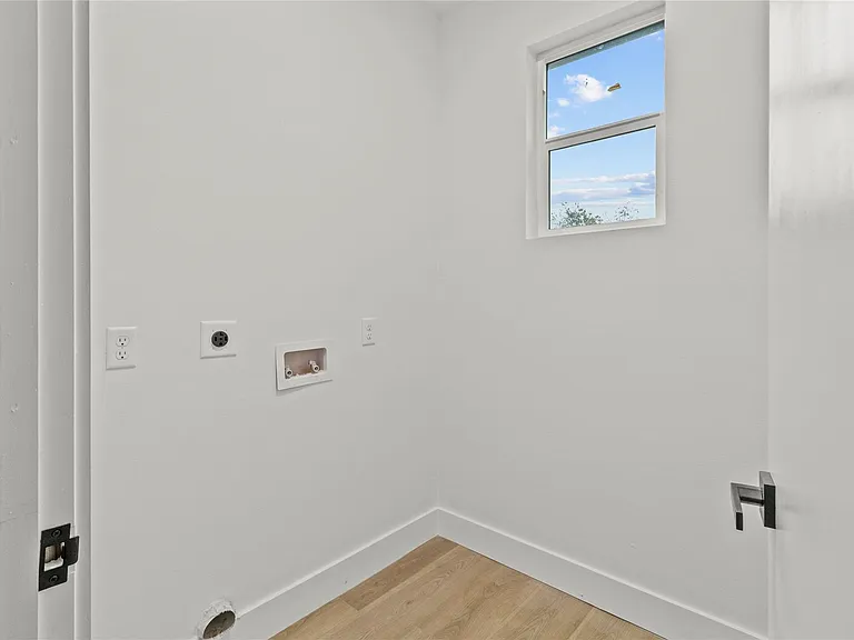 8127 Hoffman St — Photo 7