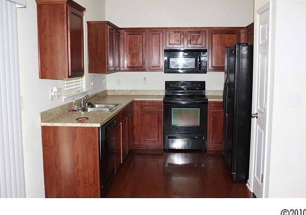 2nd image of 5035 Abercromby St