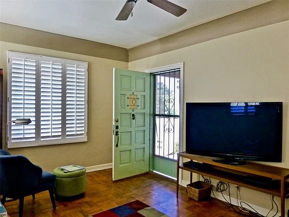 3rd image of 915 Kern Dr