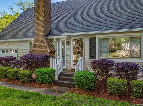 2nd image of 8132 Park Vista Cres