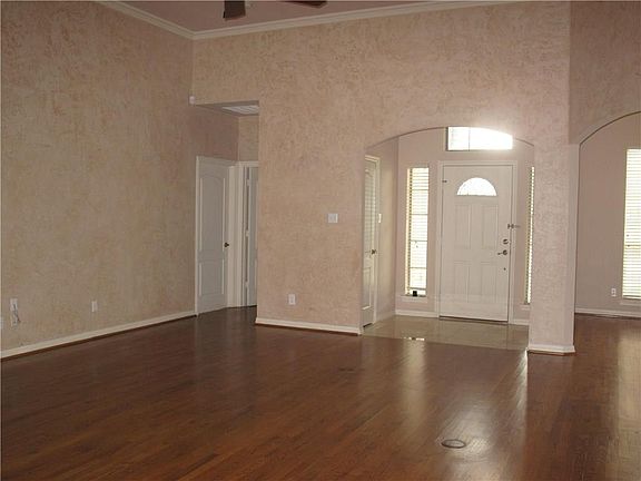 4th image of 715 McMurry Dr