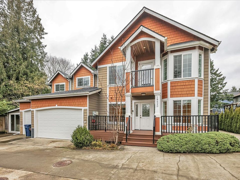 Beautifully maintained Lynnwood home with private driveway and fenced yard