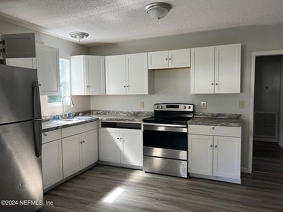 4th image of 5033 SILVER LAKE DRIVE Drive