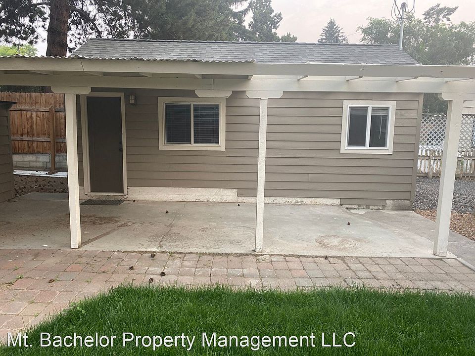 1st image of 556 NW Canyon Dr