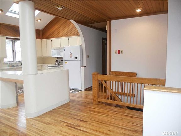 4th image of 6 Coronet Cres
