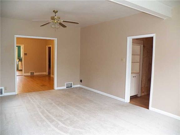 4th image of 39 Burlington Ave