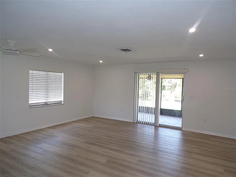 421 Orchid Dr — Photo 3