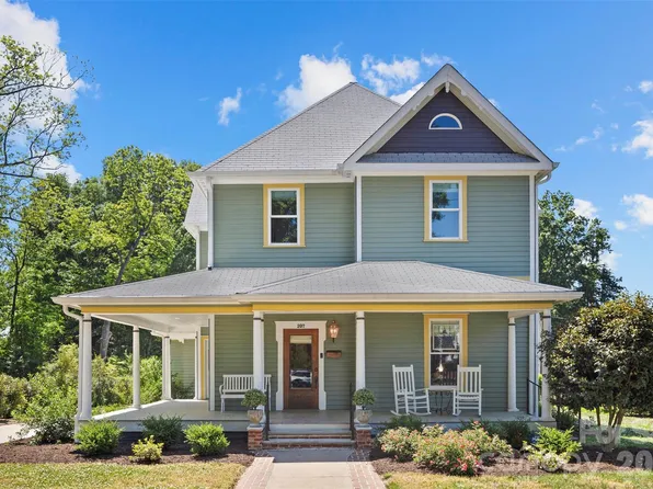 207 W Academy St, Cherryville, NC 28021