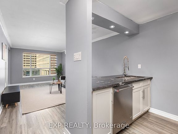 4th image of 889 Bay St #409