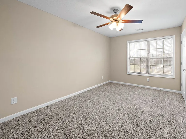 Durrett Dr - 55 (x17) — Photo 15