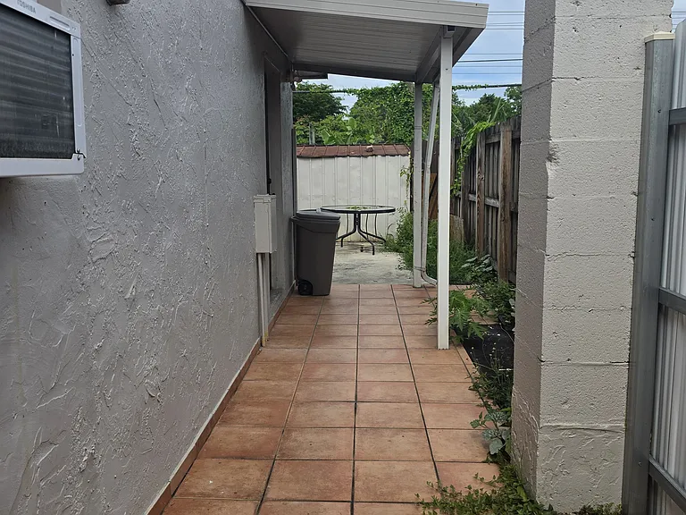 SW 136th Ct — Photo 2
