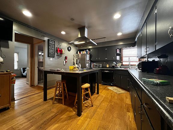 3rd image of 3969 Missouri St