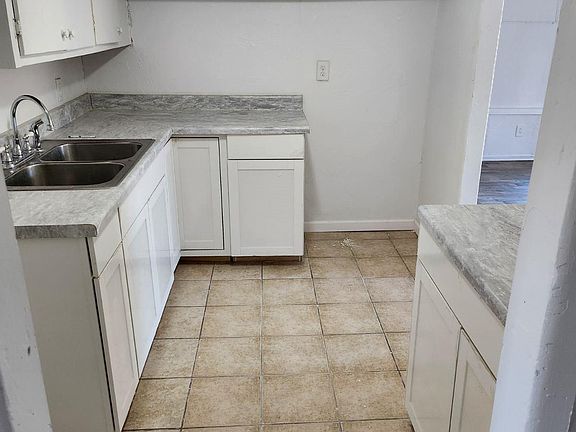 4th image of 814 N Stewart Ave