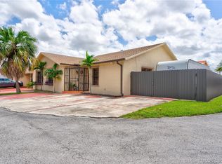 705 SW 97th Place Cir, Miami, FL 33174