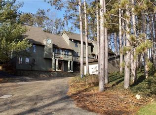 97 West Dr, Hartville, OH