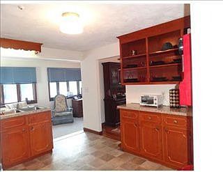 3rd image of 15 Alderbrook Ct