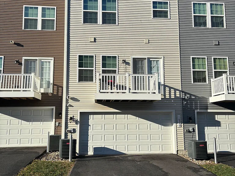 16340 Fife Way — Photo 2