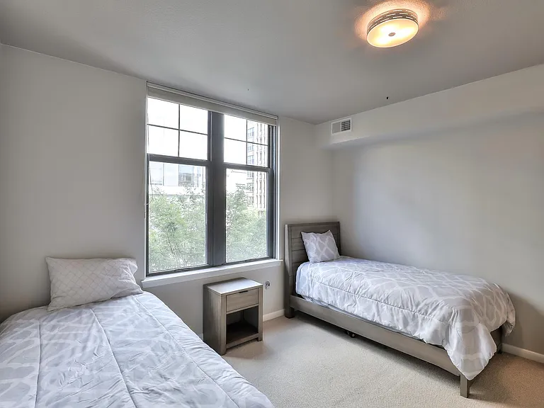 1021 N Garfield St #405 — Photo 7