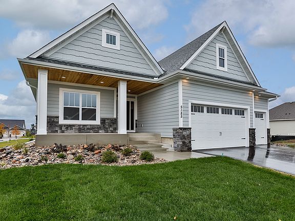 Photos of a similar home.