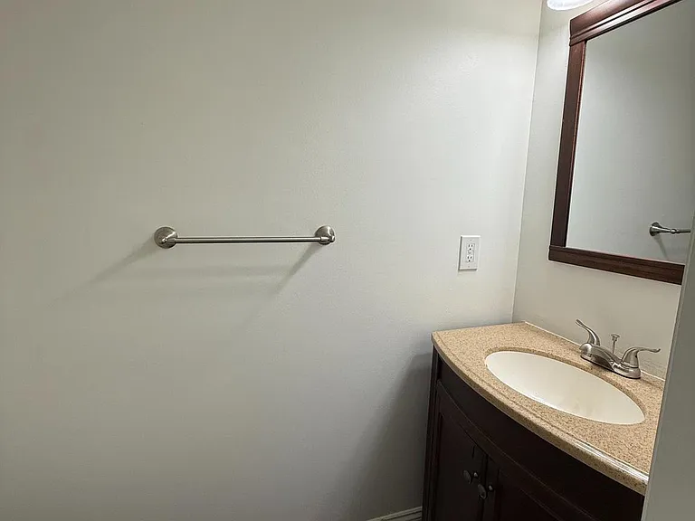 1042 Baywood Dr — Photo 8