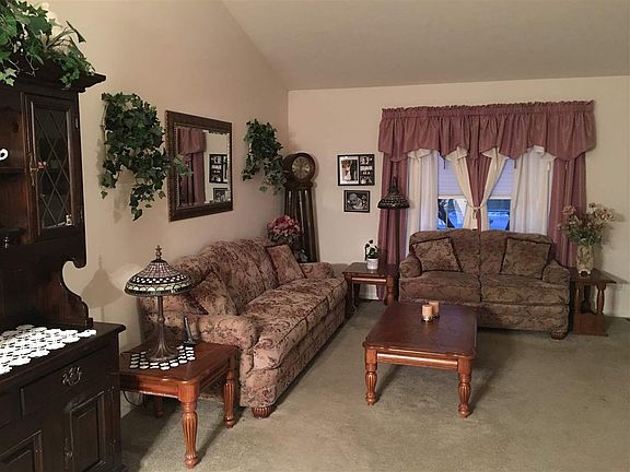 3rd image of 1922 Wild Rose Ln