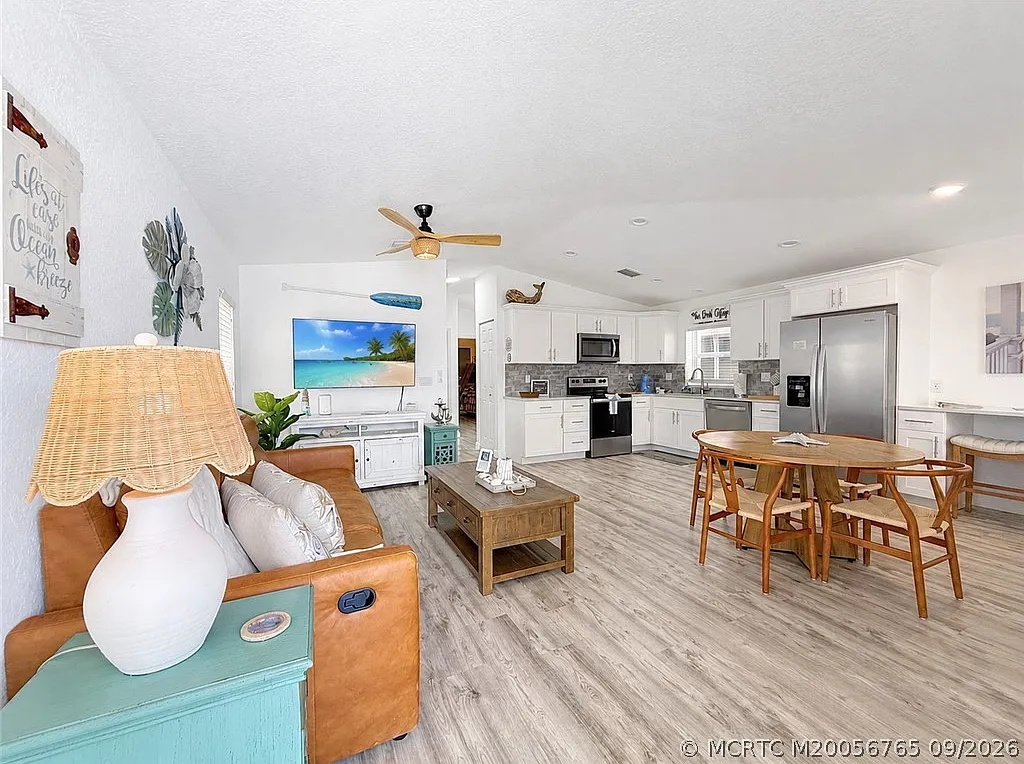 2 bed, 1.5 bath, 880 sqft, $2,400 — Photo 2