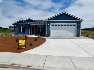 3111 Periwinkle Ln, Bandon, OR 97411