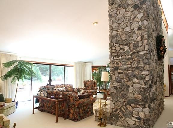 4th image of 8742 Summerhill Ln
