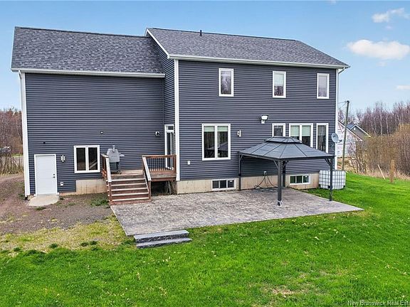 4th image of 9 Streamside Ct