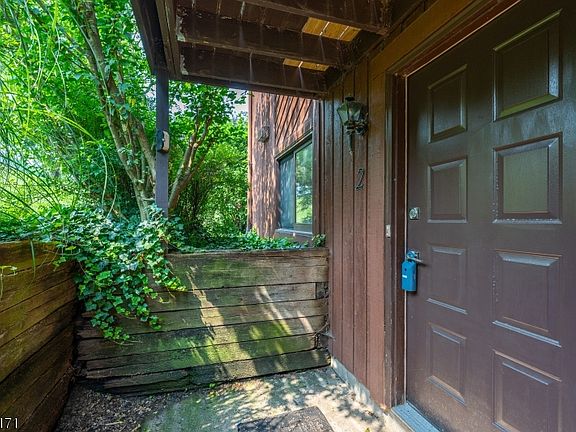 2nd image of 7 Sugar Loaf Ct BLDG 7 #2
