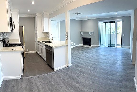 5th image of 11156 Acama St #108