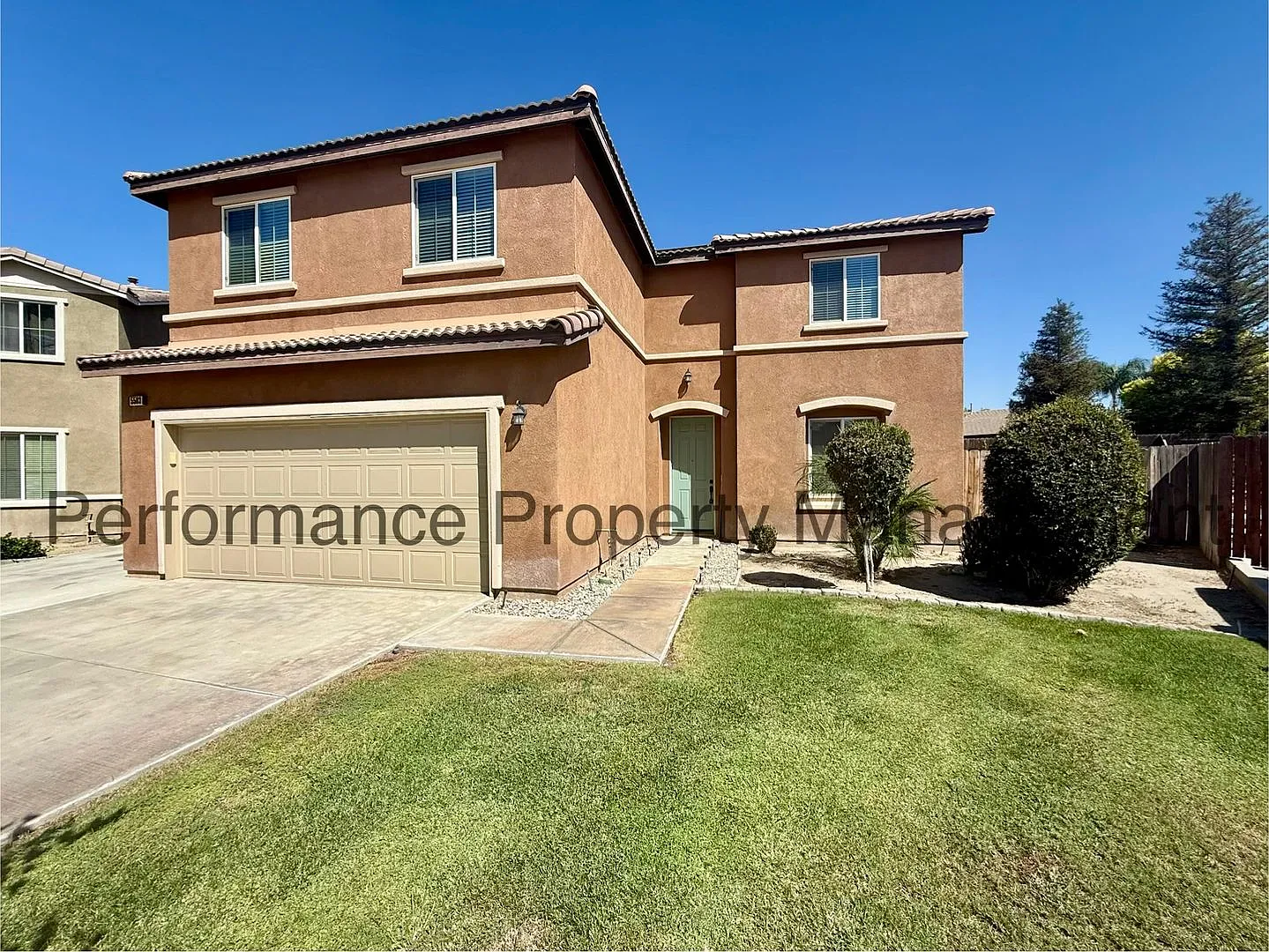 Beautiful 4 Bed/2 Bath SW Bakersfield Home w/ Solar, RBP & Deposit Alternative Option — Photo 1