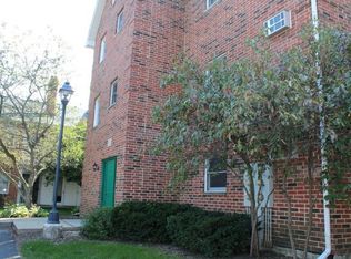 1313 Cunat Ct APT 1F, Lake In The Hills, IL 60156