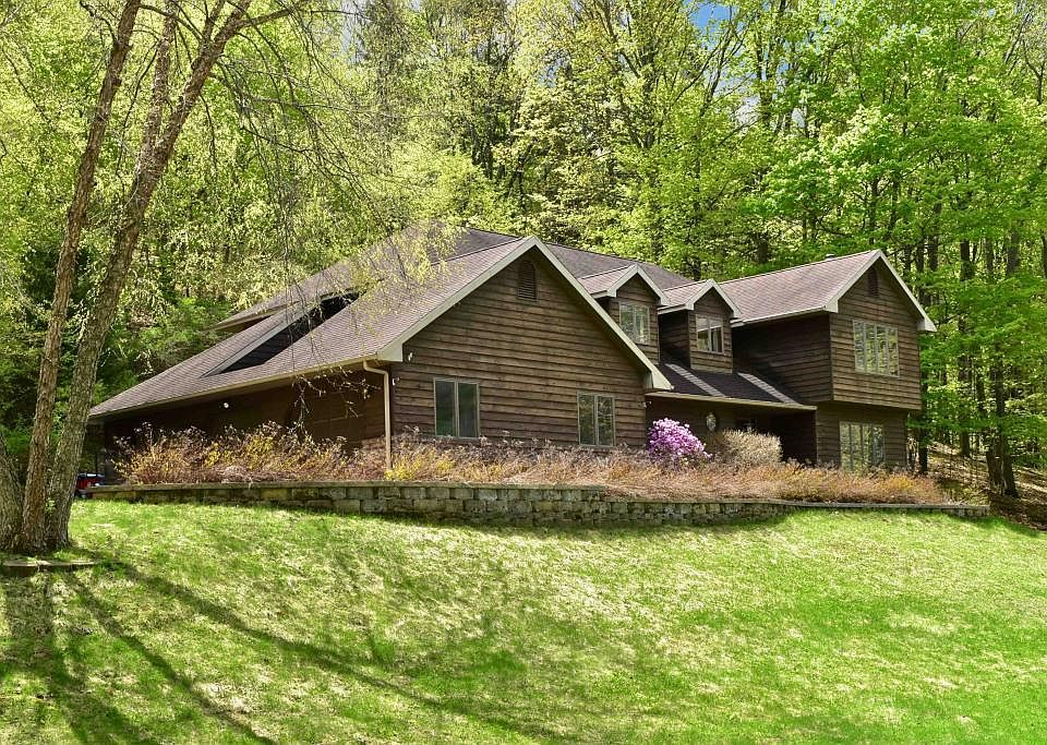 1st image of 207 Michaelwood Dr