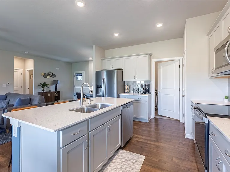 6420 Kyla Dr — Photo 35
