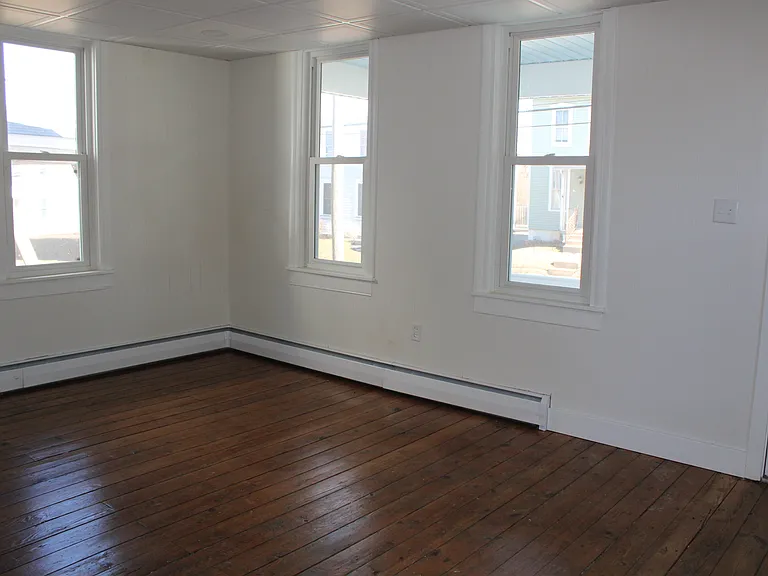 115 Spring Grove Rd — Photo 8