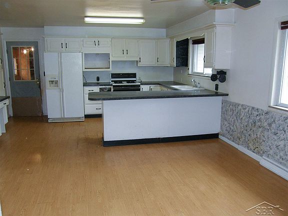 4th image of 135 E Harcourt Dr