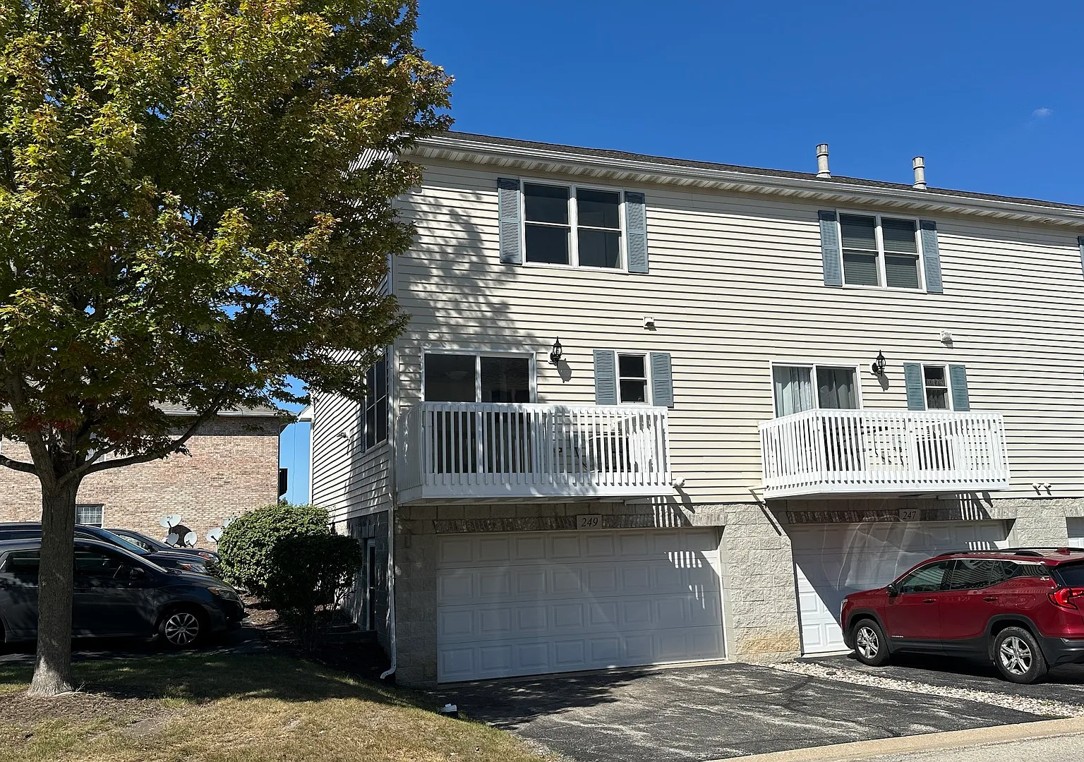 3 bed, 1676 sqft, $2,300 — Photo 2