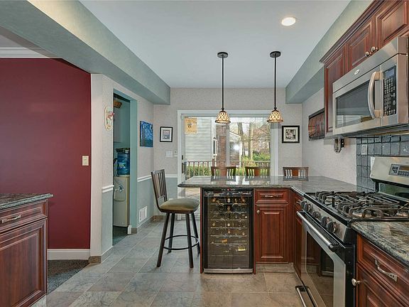 4th image of 21 Alma Ln