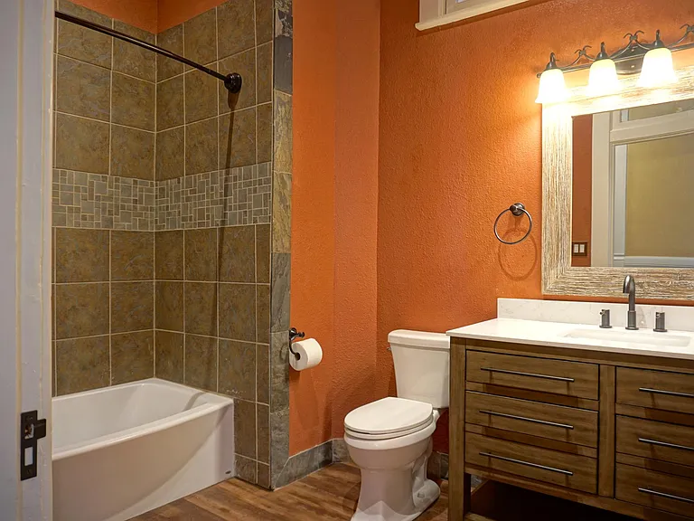 100 W Crawford St #3 — Photo 12